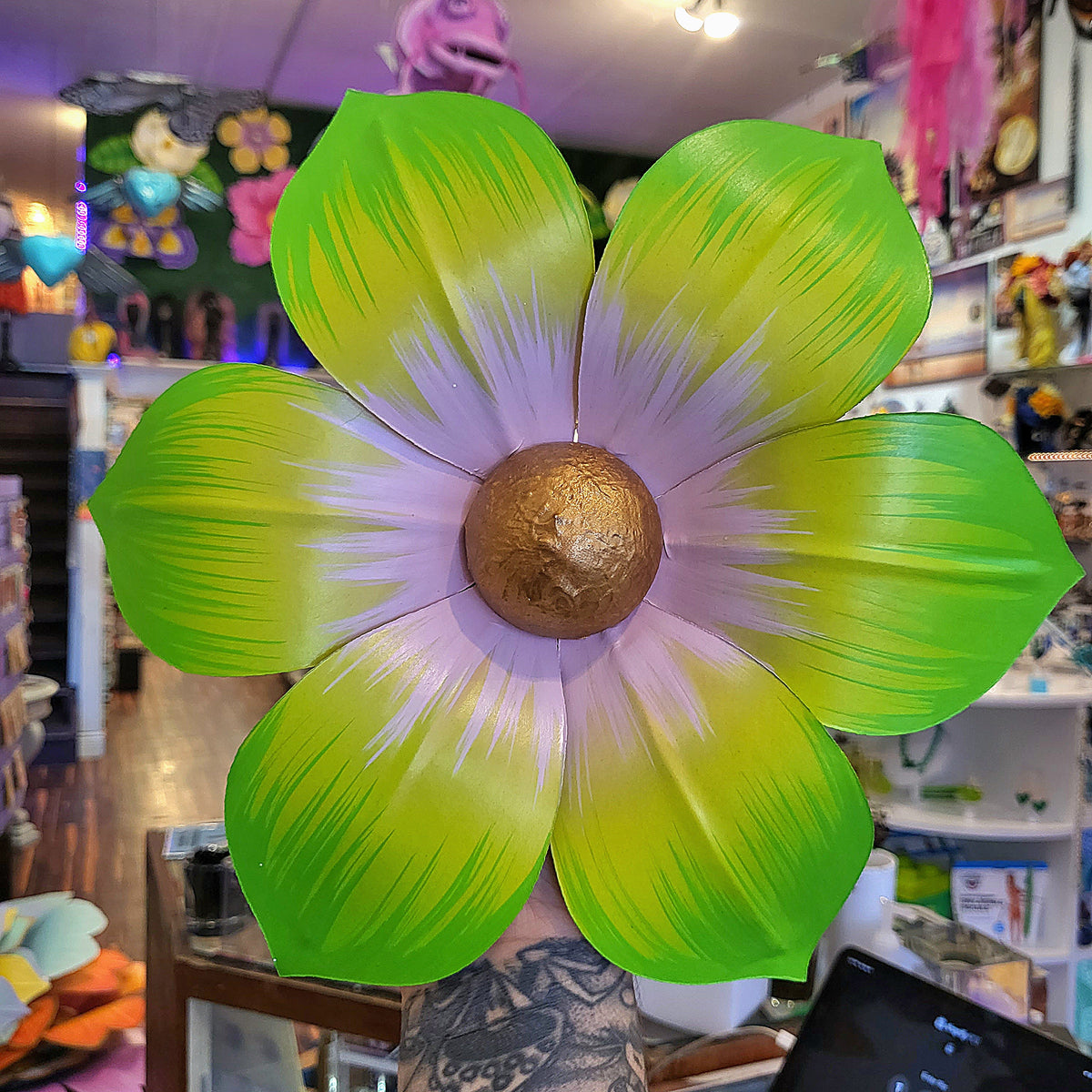 Small Calliope House Float Flower