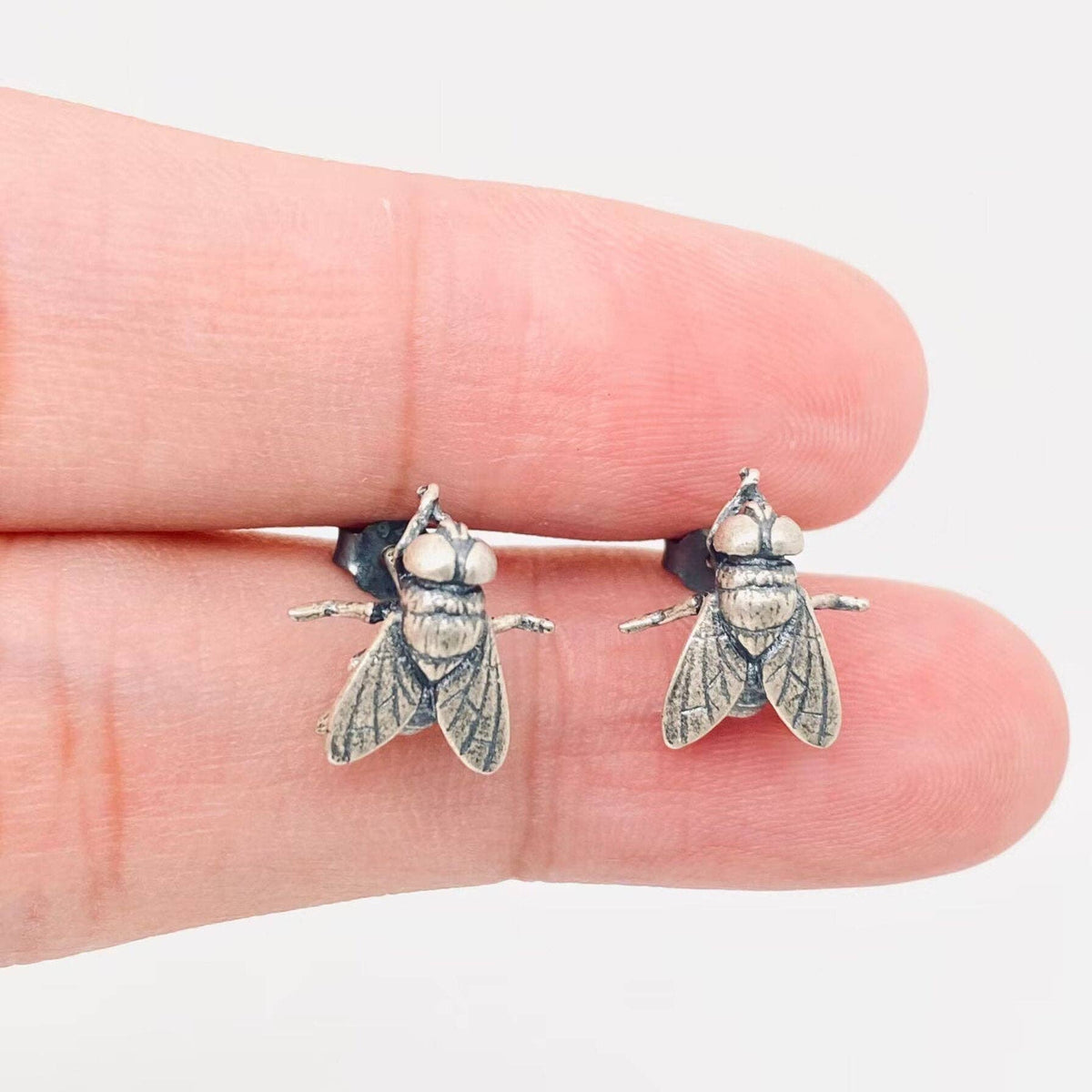 S925 Sterling Silver Fly Stud Earrings: 1 pair