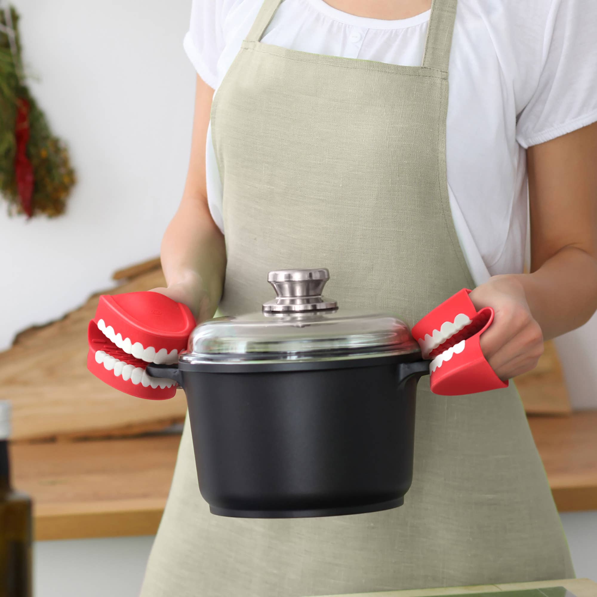 Chomp! - Pot Holders - Chattering Teeth