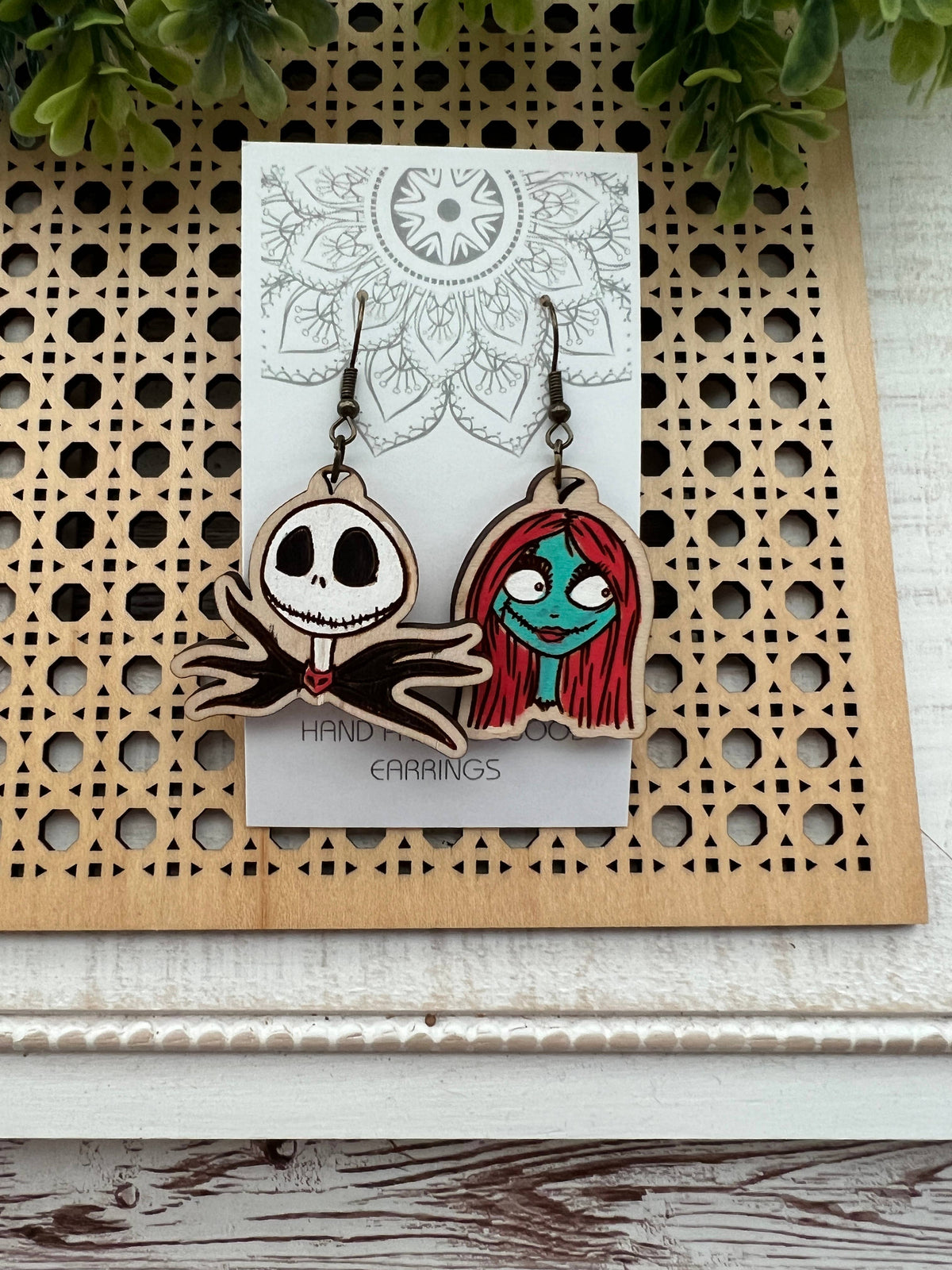 Halloween fun character movie hand painted maple wood )