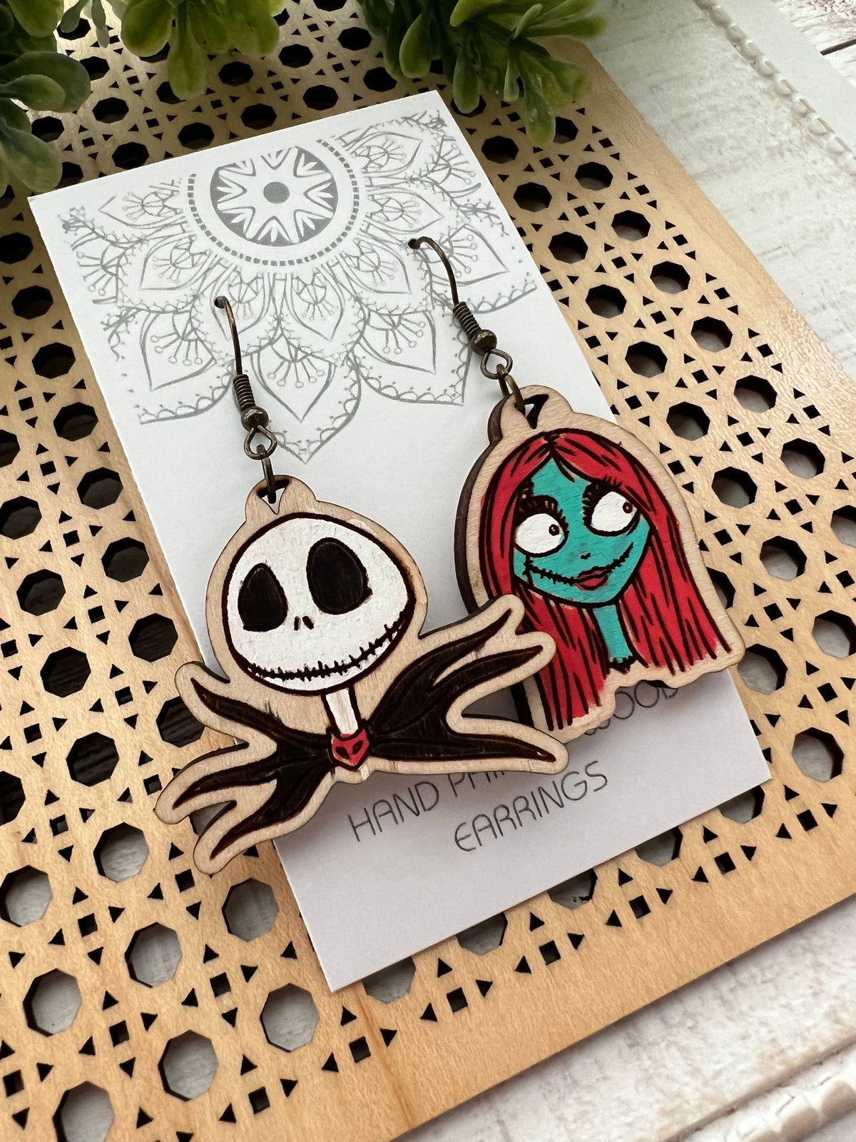 Halloween fun character movie hand painted maple wood )