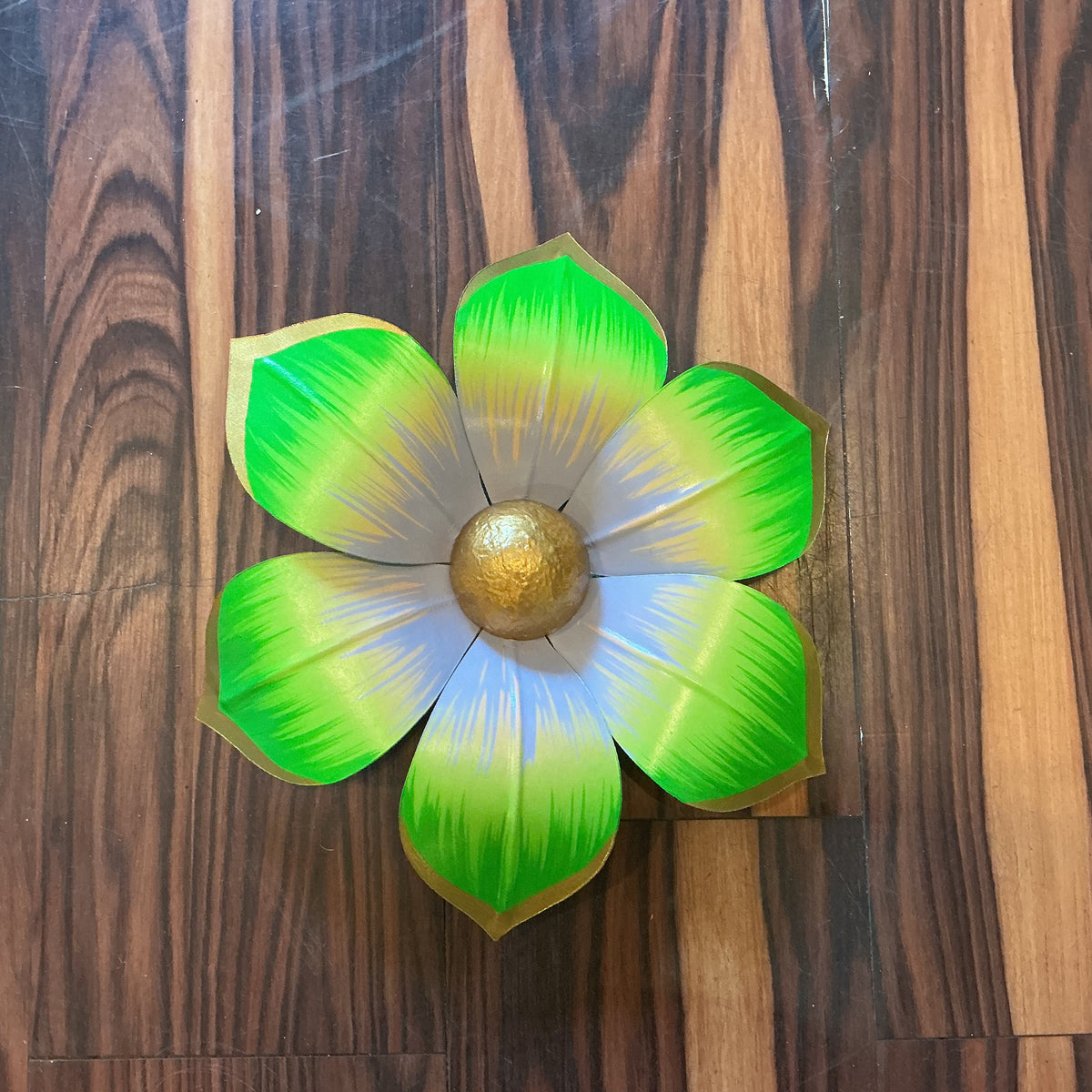 Small Calliope House Float Flower