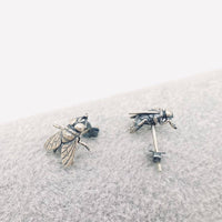 S925 Sterling Silver Fly Stud Earrings: 1 pair