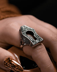 Gravekeeper Ring: 6