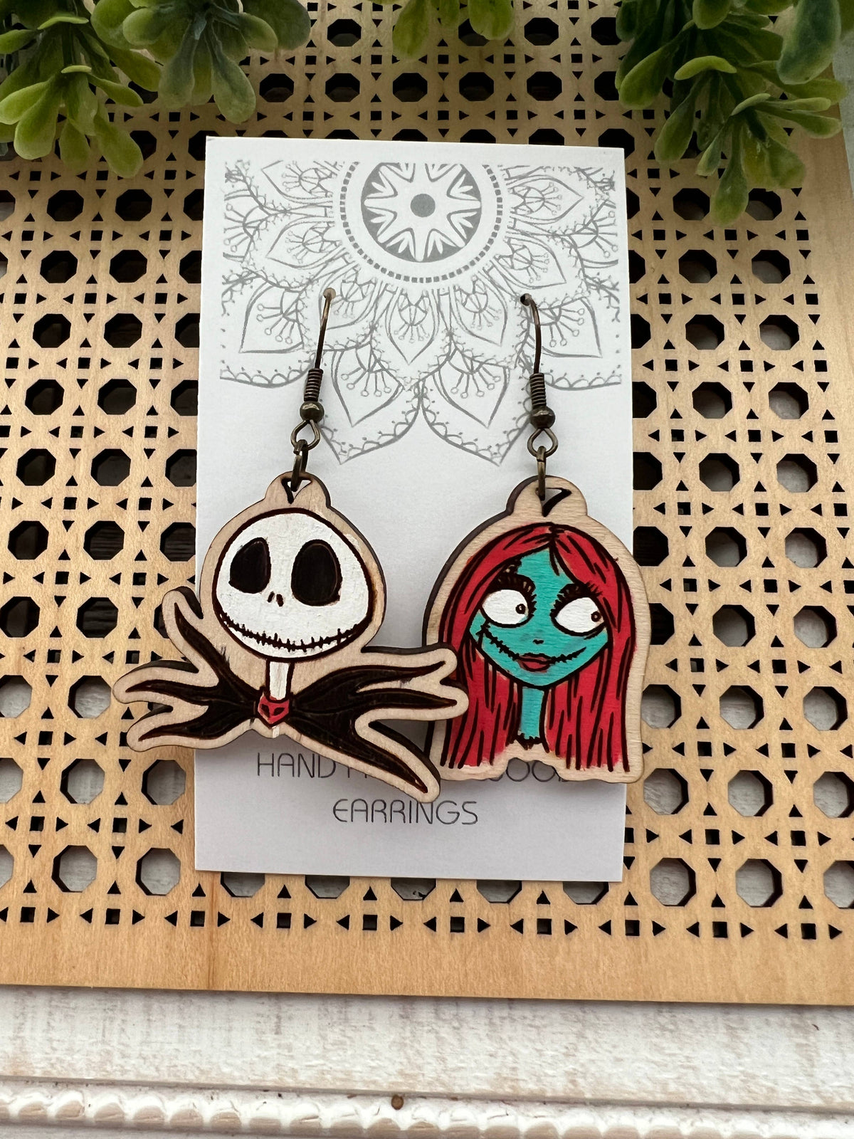 Halloween fun character movie hand painted maple wood )