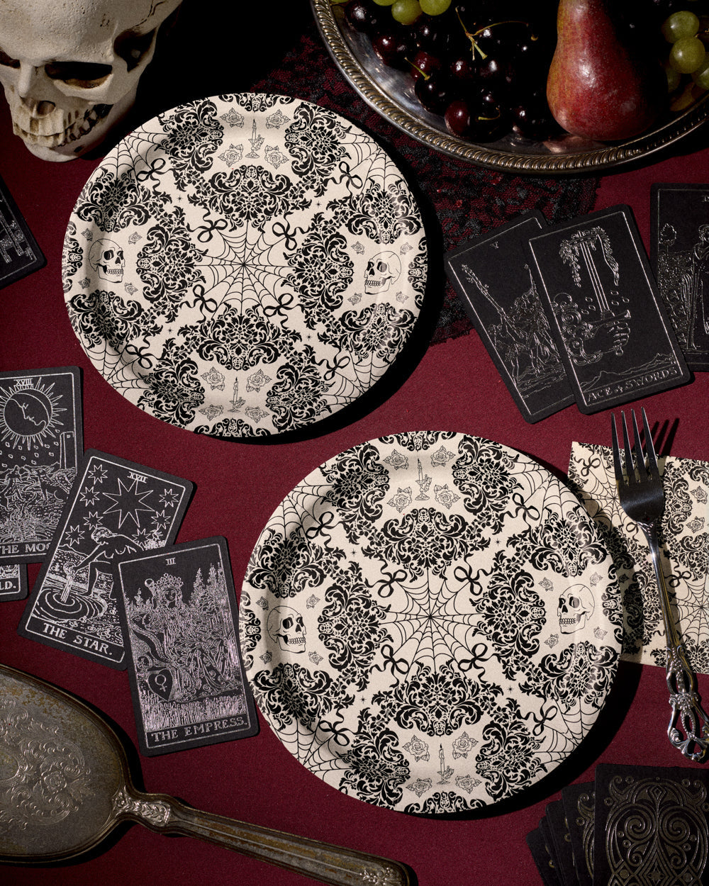 Romantic Horror Plates - 25 paper plates